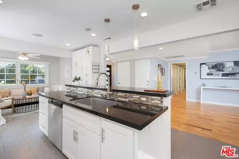 6134 Longridge Ave, Van Nuys, CA 91401 photo 8