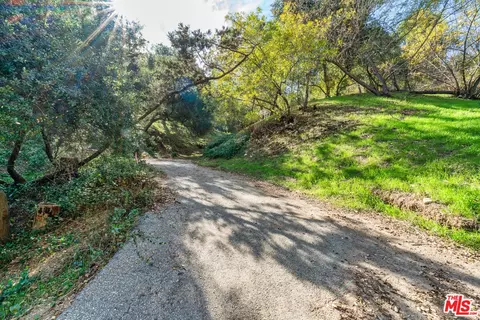 1 Comida Way, Topanga, CA 90290