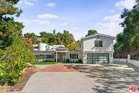 4800 Topeka Dr, Tarzana, CA 91356