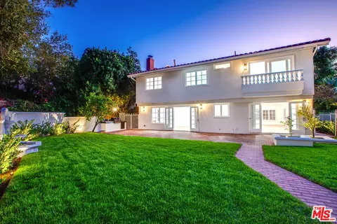 10221 Briarwood Dr, Los Angeles, CA 90077