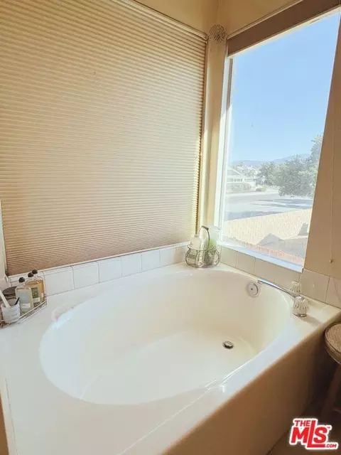 Bath - 4448 Brookside Dr, Hemet, CA 92545 photo 3 of 4