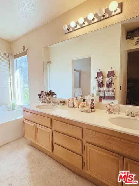 Bath - 4448 Brookside Dr, Hemet, CA 92545 photo 2 of 4