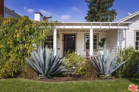 16 Oak Knoll Gardens Dr, Pasadena, CA 91106