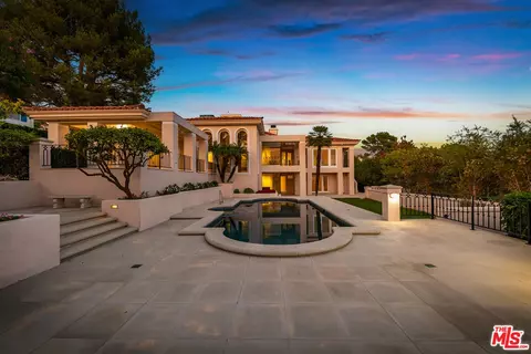 1136 Calle Vista Dr, Beverly Hills, CA 90210