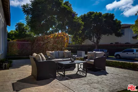 Exterior - 2008 Las Estrellas Ct, Camarillo, CA 93012 photo 3 of 7