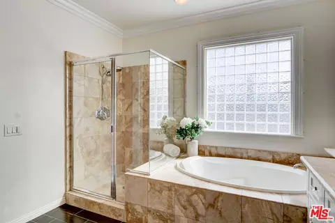 Bath - 2008 Las Estrellas Ct, Camarillo, CA 93012 photo 4 of 5