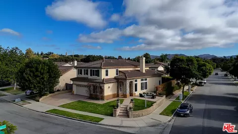 View/Area - 2008 Las Estrellas Ct, Camarillo, CA 93012 photo 2 of 11