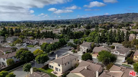 View/Area - 2008 Las Estrellas Ct, Camarillo, CA 93012 photo 9 of 11