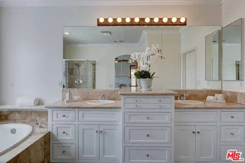 Bath - 2008 Las Estrellas Ct, Camarillo, CA 93012 photo 2 of 5