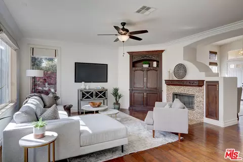 Living - 2008 Las Estrellas Ct, Camarillo, CA 93012 photo 2 of 3