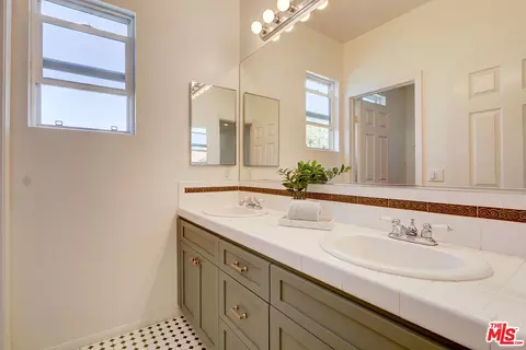 Bath - 2008 Las Estrellas Ct, Camarillo, CA 93012 photo 5 of 5