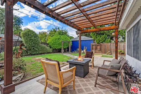 8131 Paso Robles Ave, Lake Balboa, CA 91406