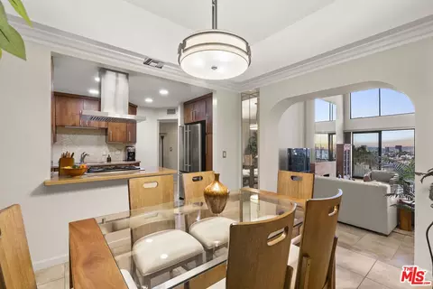 8455 Fountain Ave #402, West Hollywood, CA 90069