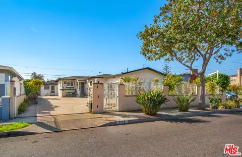 2142 W 11th St, Santa Ana, CA 92703