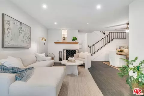 8121 Canby Ave #4, Reseda, CA 91335