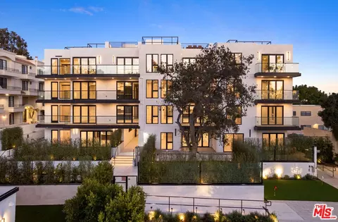505 S Barrington Ave #408, Los Angeles, CA 90049