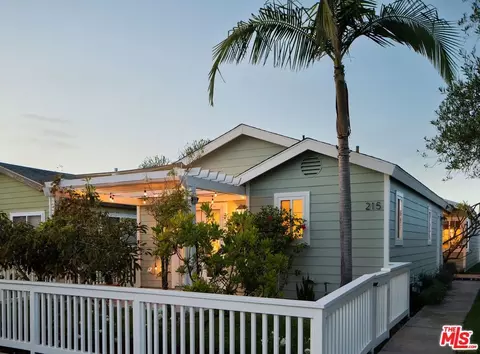 215 Portland Ave, Huntington Beach, CA 92648