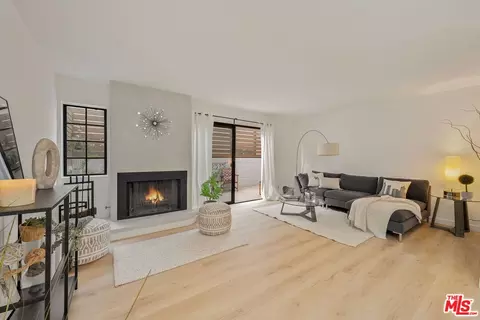 1532 9th St #2, Santa Monica, CA 90401