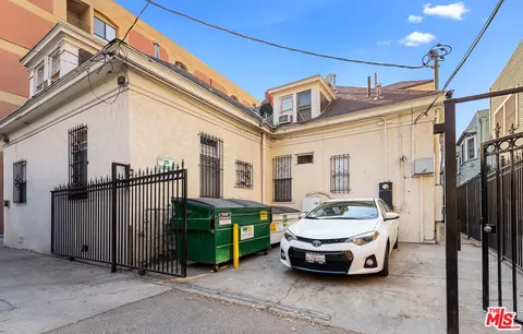 Exterior - 330 Cedar Ave, Long Beach, CA 90802 photo 2 of 3