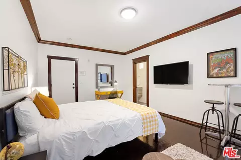 Bedroom - 330 Cedar Ave, Long Beach, CA 90802 photo 1 of 2