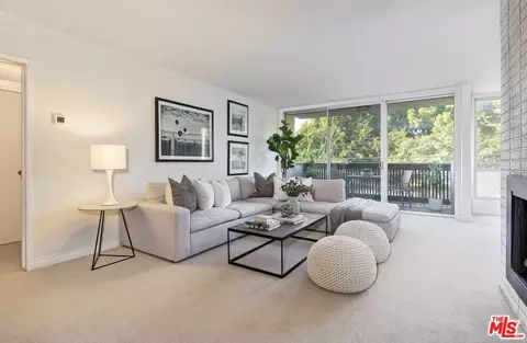 809 S Bundy Dr #214, Los Angeles, CA 90049