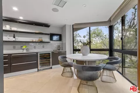 300 N Swall Dr #305, Beverly Hills, CA 90211