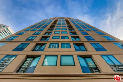 10520 Wilshire Blvd #905, Los Angeles, CA 90024