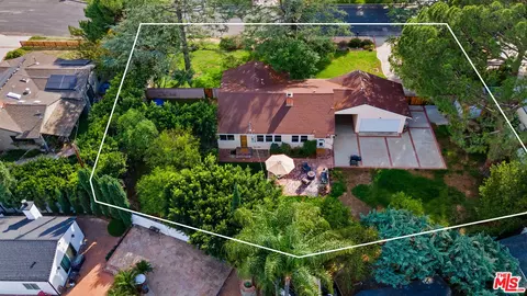 View/Area - 17055 Gresham St, Sherwood Forest, CA 91325 photo 2 of 3