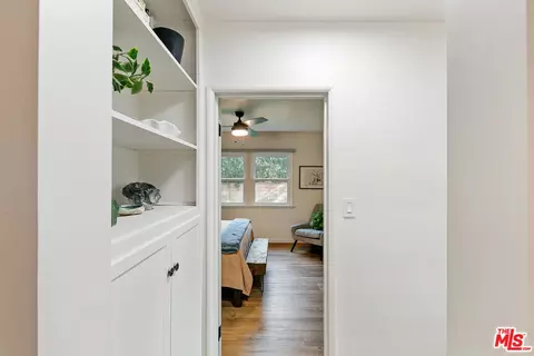 Entry Way - 17055 Gresham St, Sherwood Forest, CA 91325 photo 4 of 5
