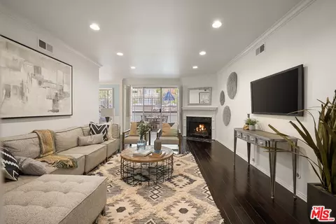 11667 Gorham Ave #206, Los Angeles, CA 90049