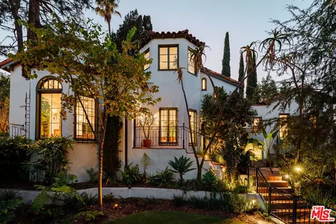 6823 Iris Cir, Los Angeles, CA 90068