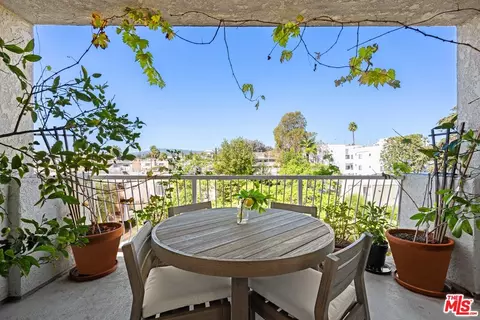 11918 Kiowa Ave #302, Los Angeles, CA 90049
