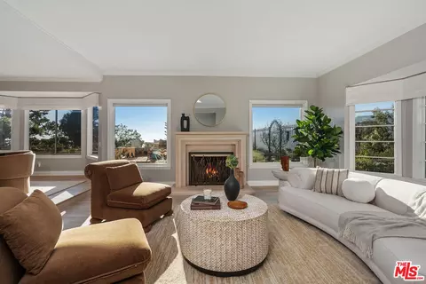 23255 W Paloma Blanca Dr, Malibu, CA 90265