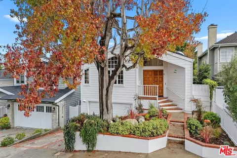 2200 N Poinsettia Ave, Manhattan Beach, CA 90266