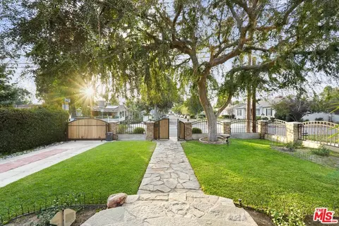 5324 Irvine Ave, Valley Village, CA 91601