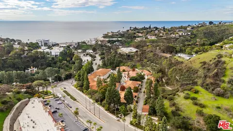 501 Palisades Dr #110, Pacific Palisades, CA 90272