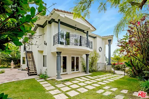 2997 Beverly Glen Cir, Los Angeles, CA 90077