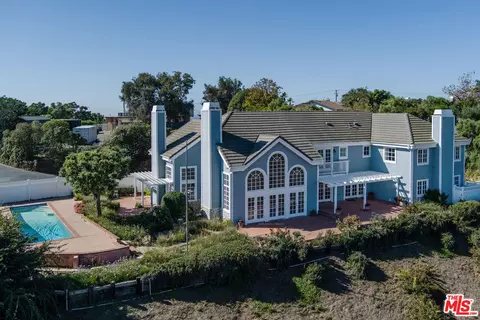 6080 Merritt Dr, Malibu, CA 90265