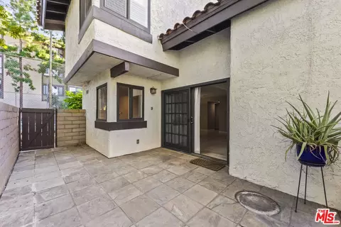 Exterior - 5036 E Atherton St, Long Beach, CA 90815 photo 6 of 12