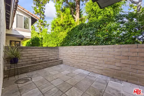 Exterior - 5036 E Atherton St, Long Beach, CA 90815 photo 7 of 12