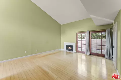 Living - 5036 E Atherton St, Long Beach, CA 90815 photo 5 of 6