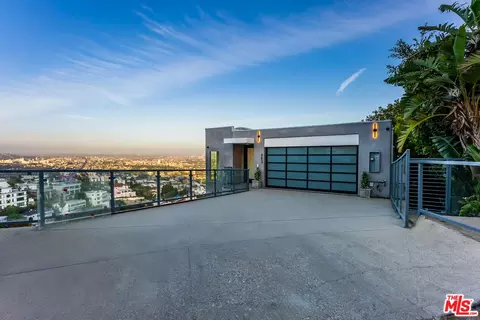 8654 Hollywood Blvd, Los Angeles, CA 90069