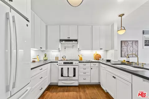 Kitchen - 505 Panama Ave, Long Beach, CA 90814 photo 2 of 3
