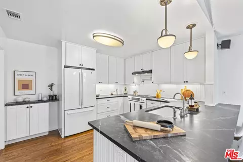 Kitchen - 505 Panama Ave, Long Beach, CA 90814 photo 3 of 3