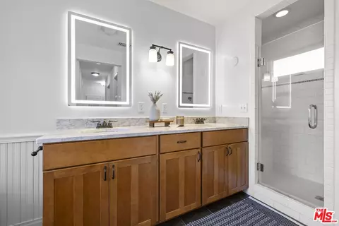Bath - 505 Panama Ave, Long Beach, CA 90814 photo 4 of 6