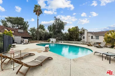 Exterior - 10405 Pinyon Ave, Tujunga, CA 91042 photo 5 of 5
