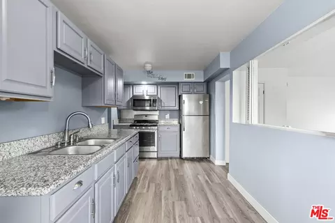 Kitchen - 10405 Pinyon Ave, Tujunga, CA 91042 photo 5 of 5