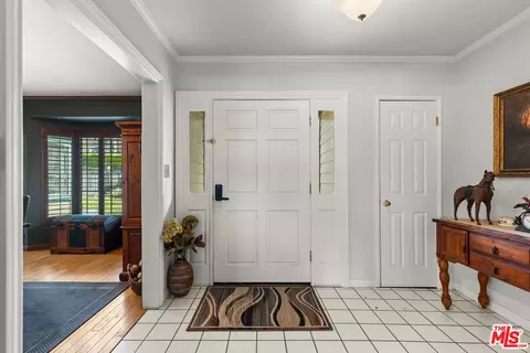 Entry Way - 10405 Pinyon Ave, Tujunga, CA 91042 photo 1 of 1