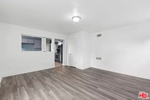 Living - 10405 Pinyon Ave, Tujunga, CA 91042 photo 4 of 4