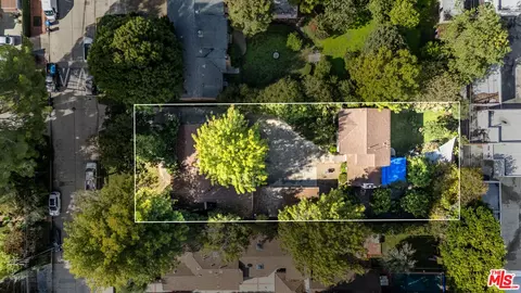 15217 Greenleaf St, Sherman Oaks, CA 91403